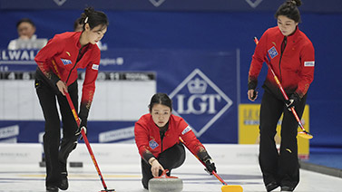 浓眉谈复出：队友们打得精疲力竭 我想给他们一些喘息的机会.